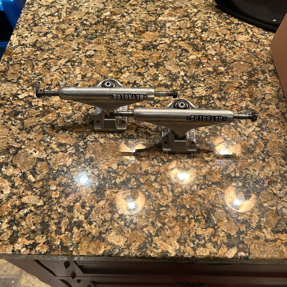 Independent 144 Hollow Stage 11 Skateboard Trucks